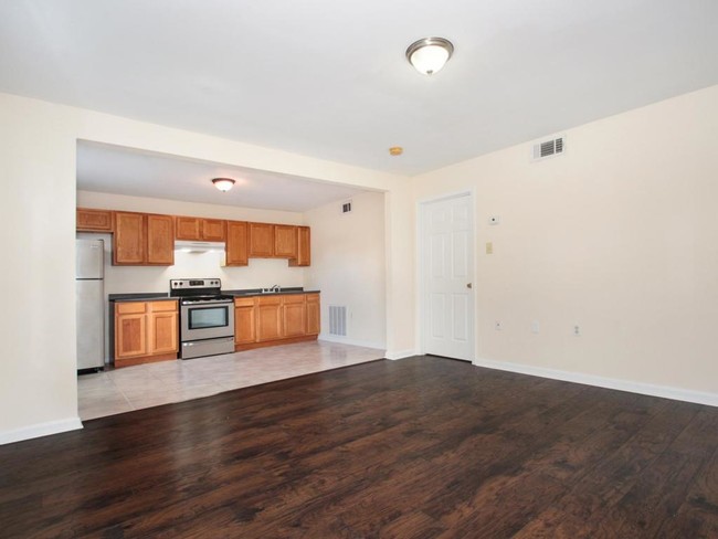 Building Photo - 1325 Marigny St Apt 3