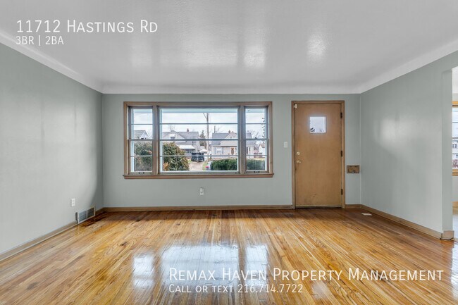 Building Photo - 11712 Hastings Rd. Garfield Heights - Spac...