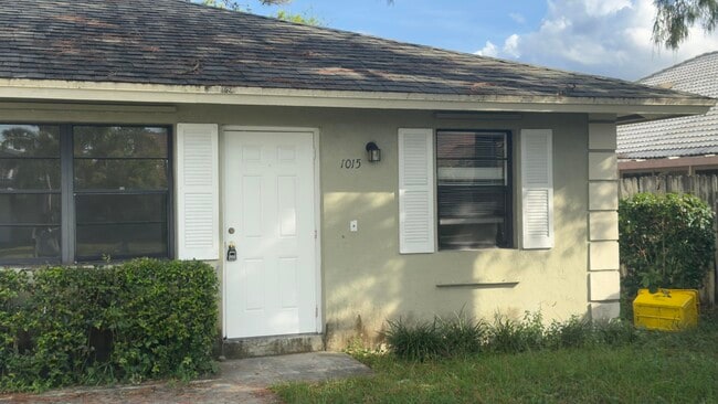 Building Photo - 1015 Staghorn St