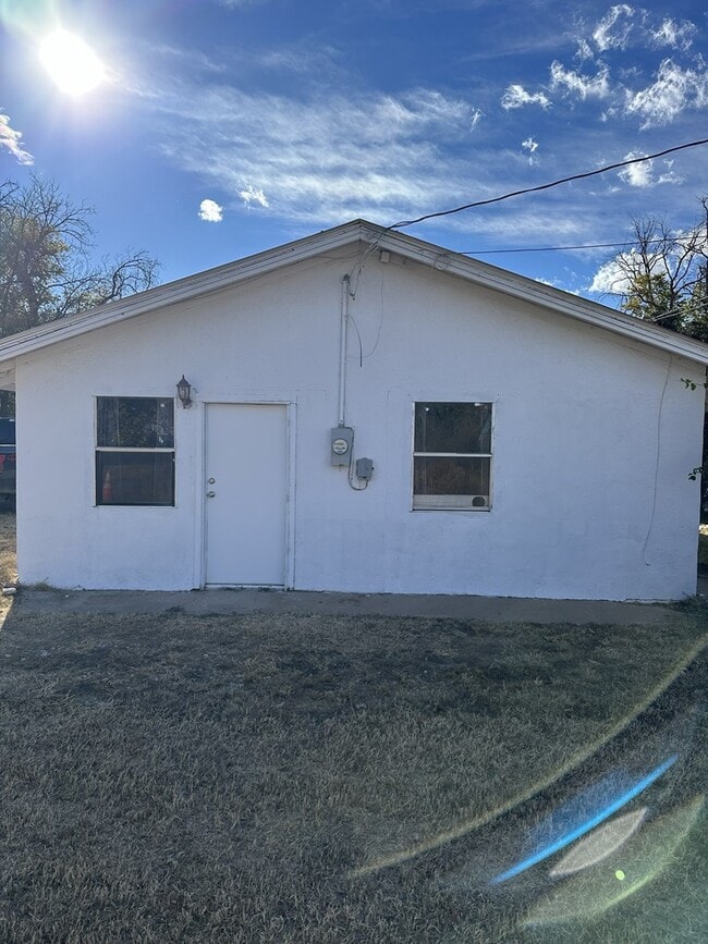 Building Photo - 1104 N 5th St