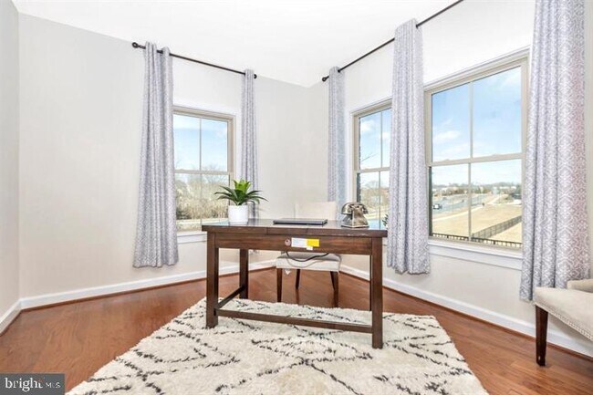 Foto del edificio - 9112 Kenway Ln