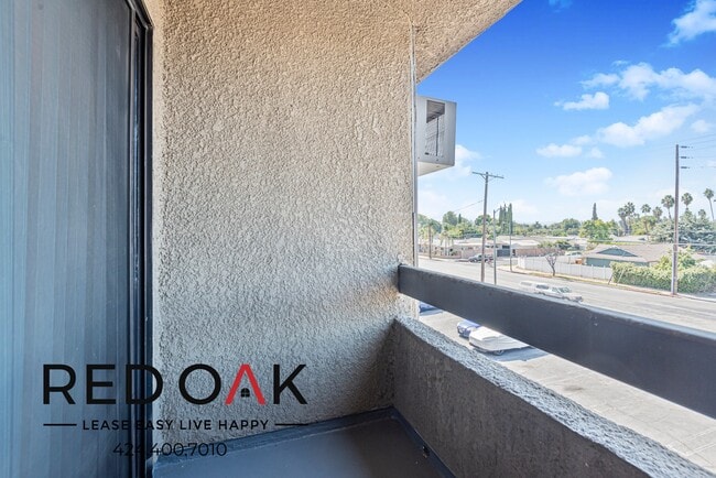 Foto del edificio - 8614 Woodley Ave