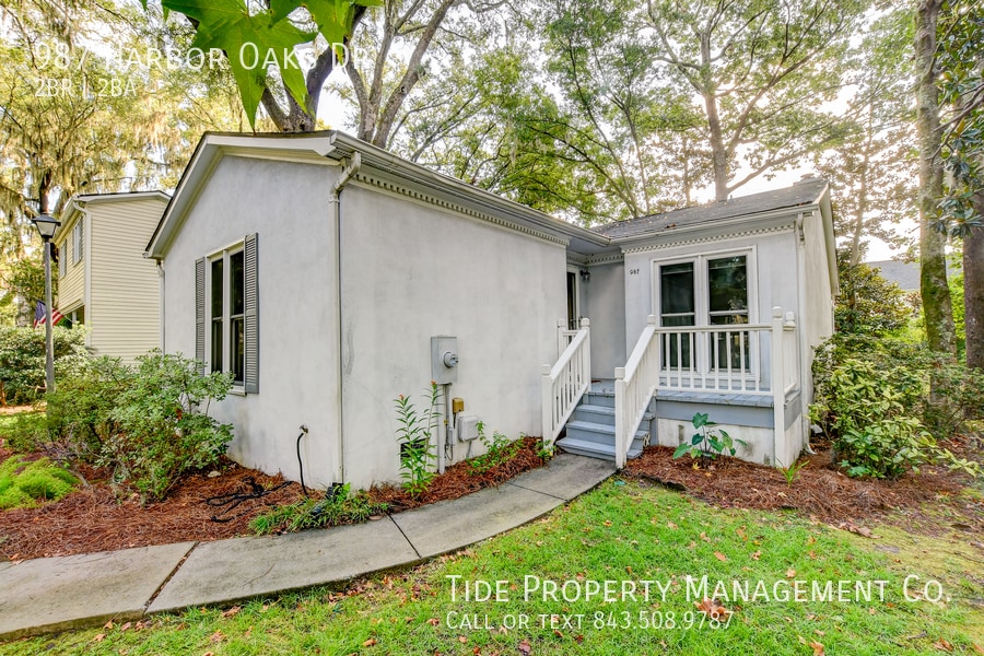 Primary Photo - 987 Harbor Oaks Dr