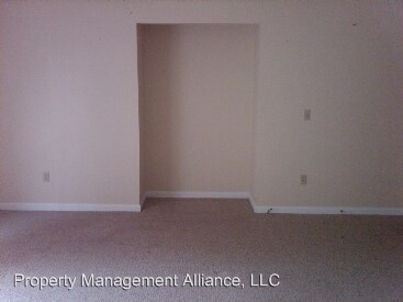 Building Photo - 7468 Coachlight Ln