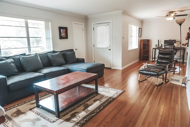 Foto del edificio - 8902 Blankenship Dr