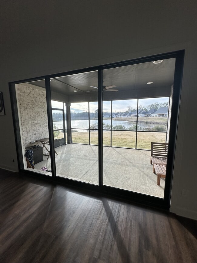 Building Photo - 2555 Farmville Lks Dr