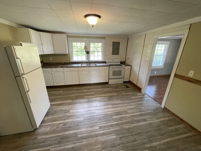 Building Photo - 2 bd 1 ba