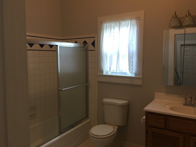 Bathroom - 2513 Annunciation St