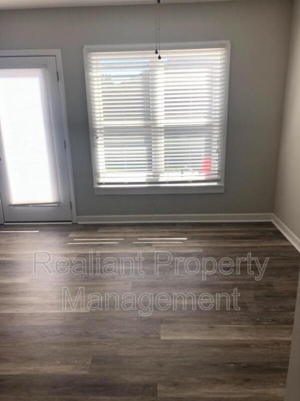 Building Photo - 102 Woodview Dr