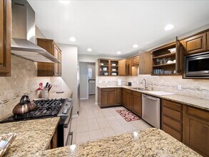 Building Photo - 1206 Oakwood Dr