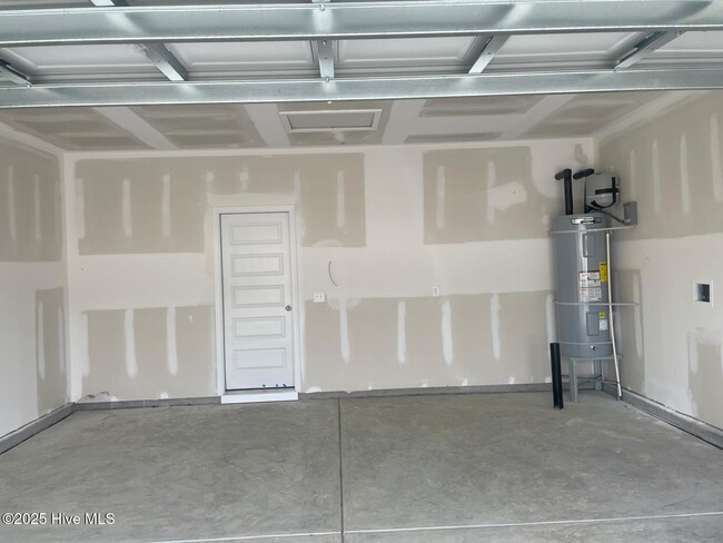 Building Photo - 454 Ladyfish Loop NW