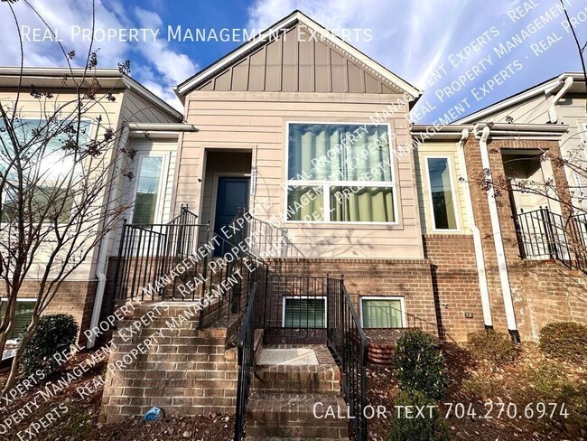 Building Photo - Charming 3BR/3.5BA Townhouse in Charlotte!