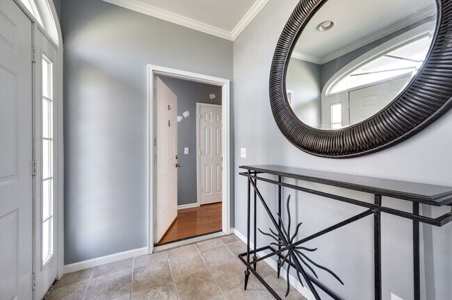 Building Photo - Awesome 2BE/2.5BA duplex Incredible location near Vanderbilt University!