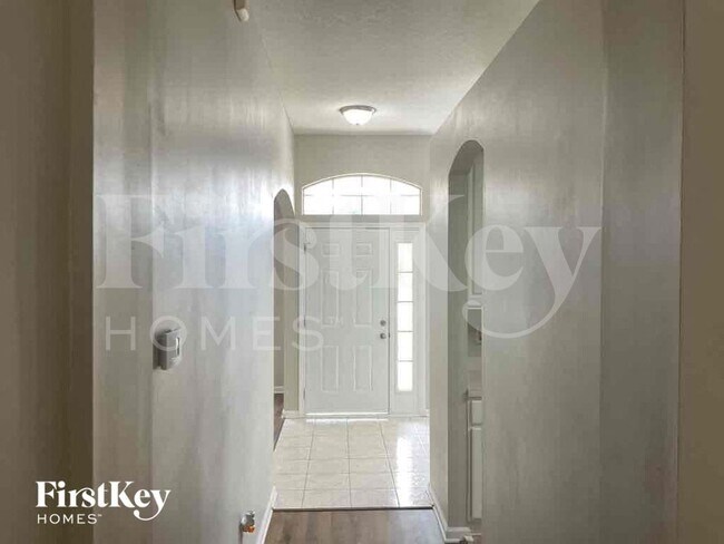 Foto del edificio - 4592 Royal Port Dr