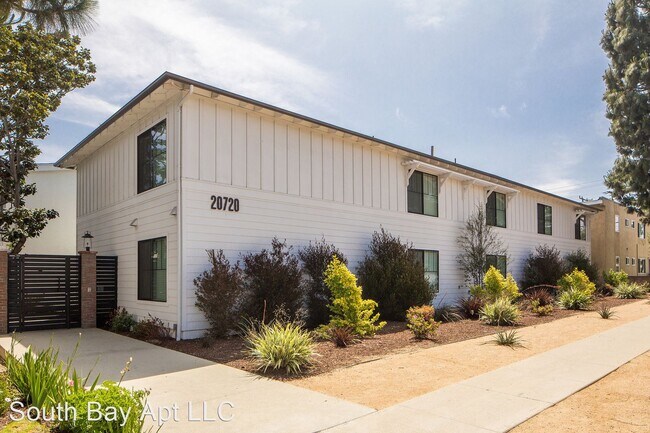 Foto del edificio - 20700-20720 Anza Ave