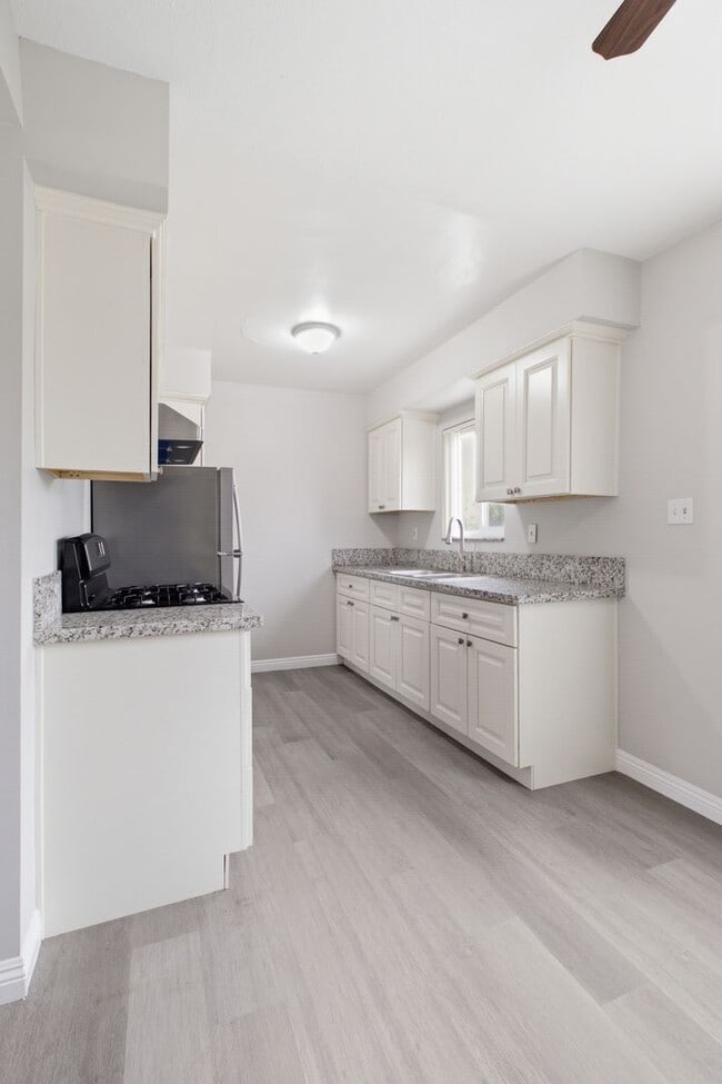 Building Photo - 230 S Bandy Ave