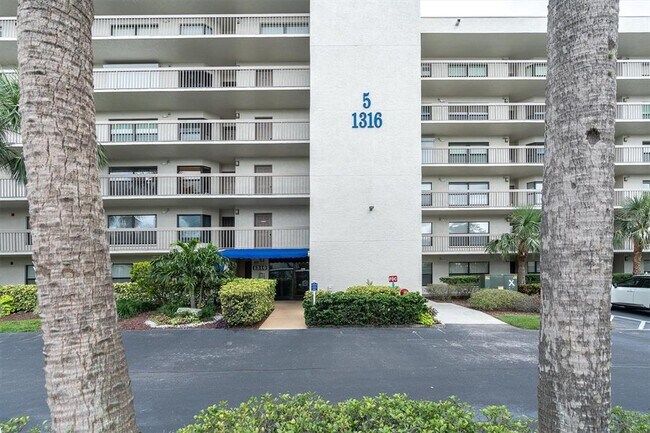 Building Photo - 1316 Pasadena Ave S