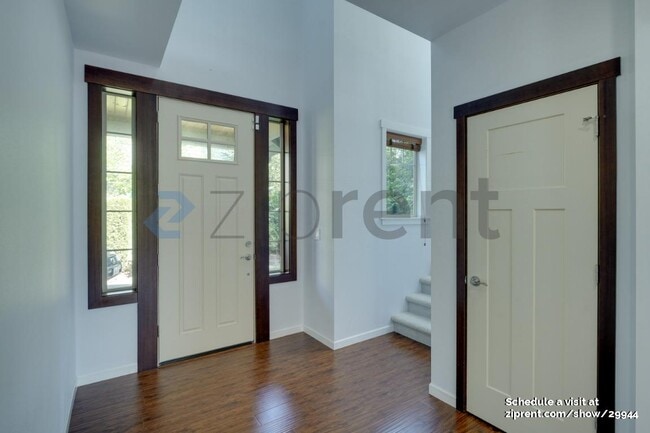 Building Photo - Unit