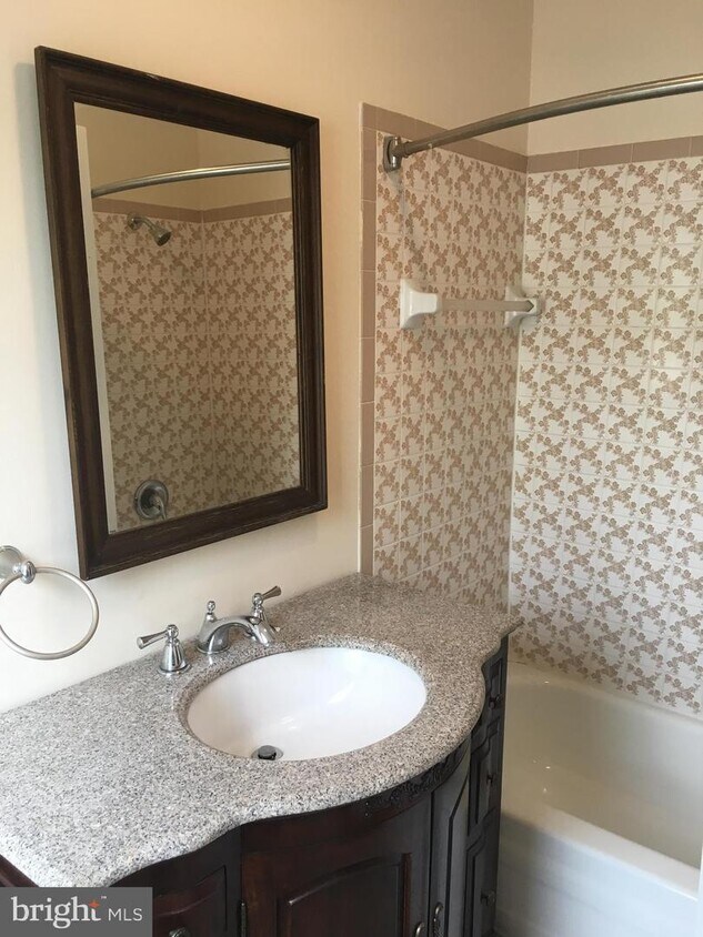 Foto principal - 1007 N Monroe St