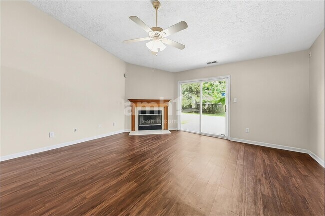 Foto del edificio - 13227 Summerwood Ln