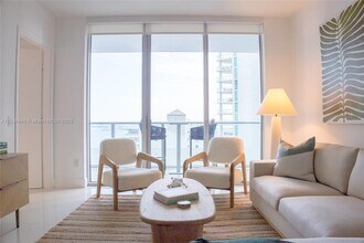Building Photo - 1300 Brickell Bay Dr