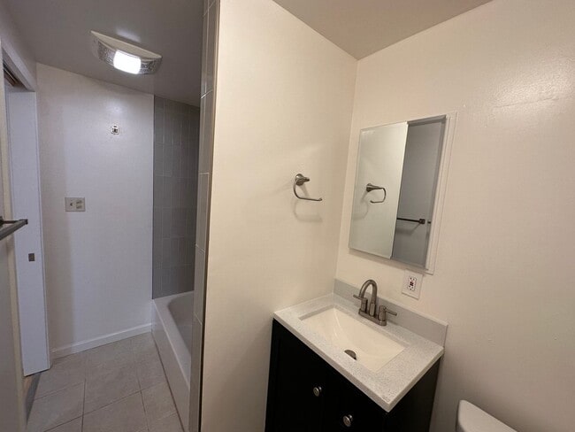 Building Photo - 855 52nd St