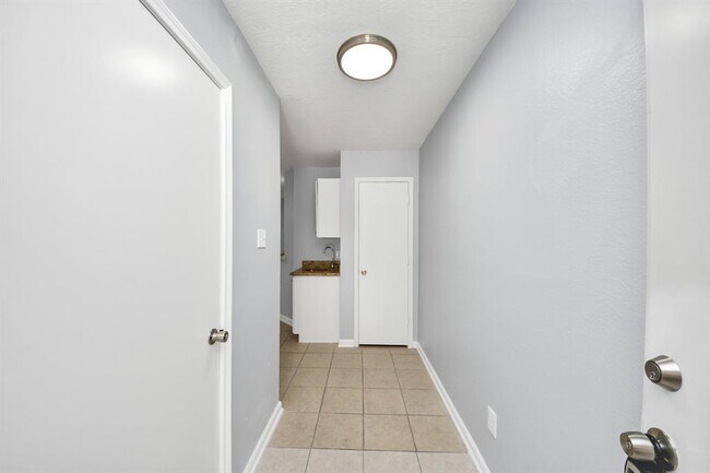 Foto del edificio - 10405 Shadow Oaks Dr