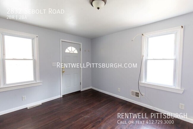 Building Photo - 2 Bedroom Home in South Park Township