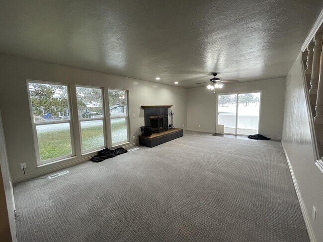 Building Photo - 4456 W Skye Dr