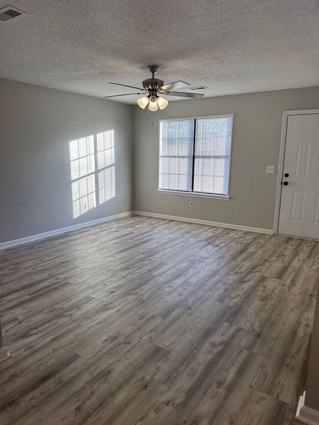 Building Photo - 114 Johnny Reb Dr