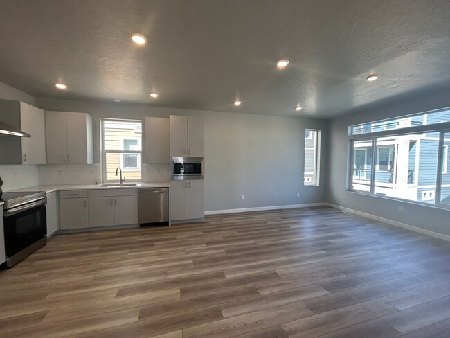 Building Photo - 3 Bedroom 3 Bathroom Home in Farmington Utah!