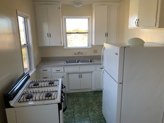 Kitchen - 1133 W 90th St