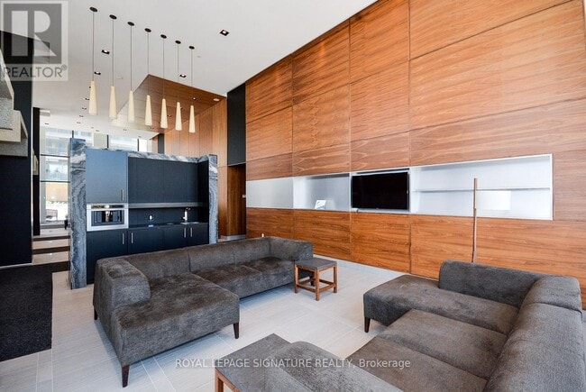 Building Photo - 75 The Donway W