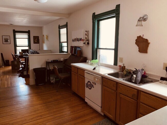 Foto del edificio - 817 E Johnson St