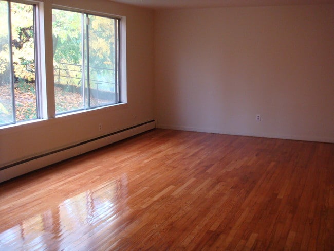 Sala de estar - 1312-20 Butternut St