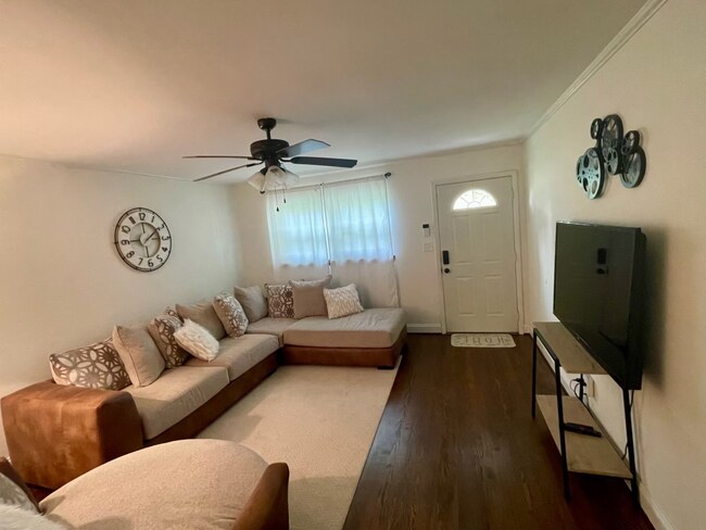 Foto del edificio - 2106 Bartow Ln