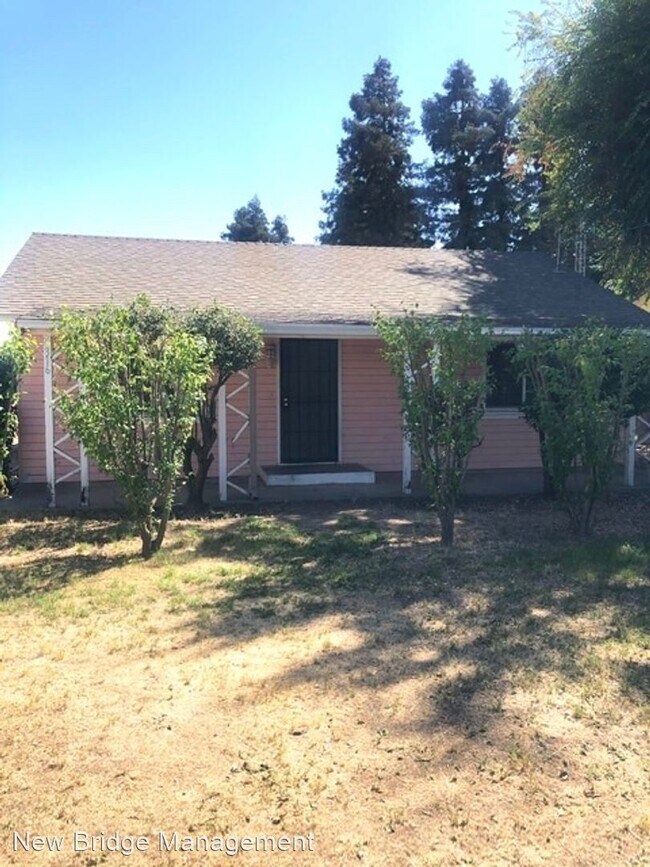 2 br, 1 bath House 316 W Minnesota Ave House Rental in Turlock, CA