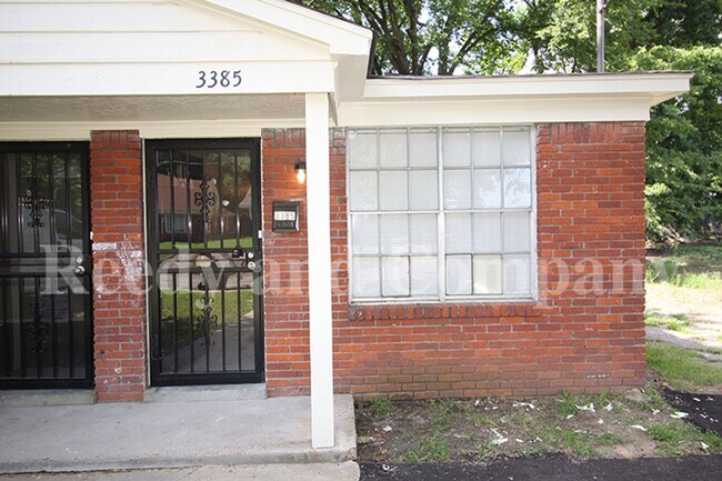 Foto del edificio - Duplex near Summer Ave.