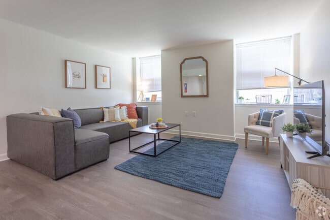 2BR, 2BA - 926 SF - Parkside at College Park Apartments