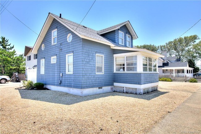 Building Photo - 1415 Beach Ave
