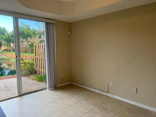 Foto del edificio - 4962 Windward Way