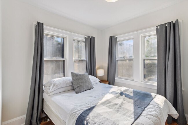 Foto del edificio - 953 17th Ave SE