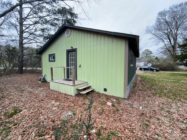 Building Photo - Renovated 2/1 House in Armuchee- $995