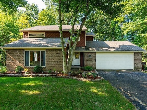 Primary Photo - 6445 Paxton Woods Dr