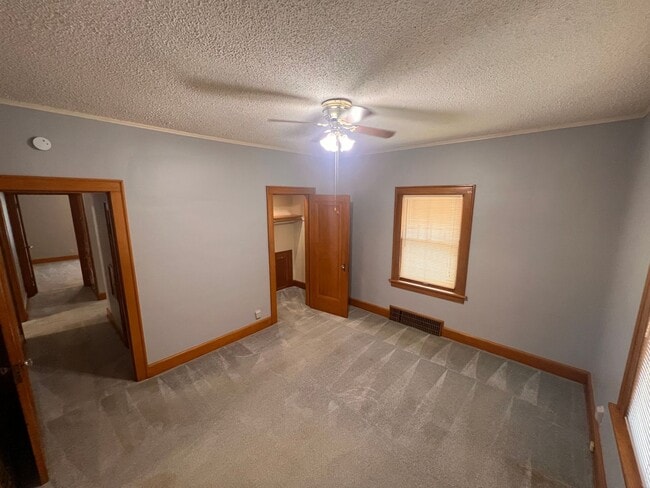 Building Photo - Spacious Home w/ Fenced Backyard