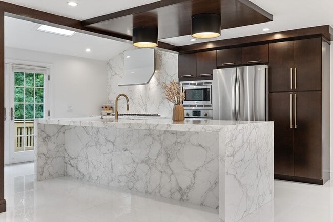 Building Photo - 4 Hadley Rd