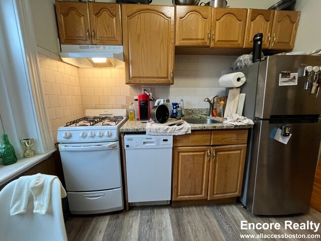 Building Photo - 126 Warren St