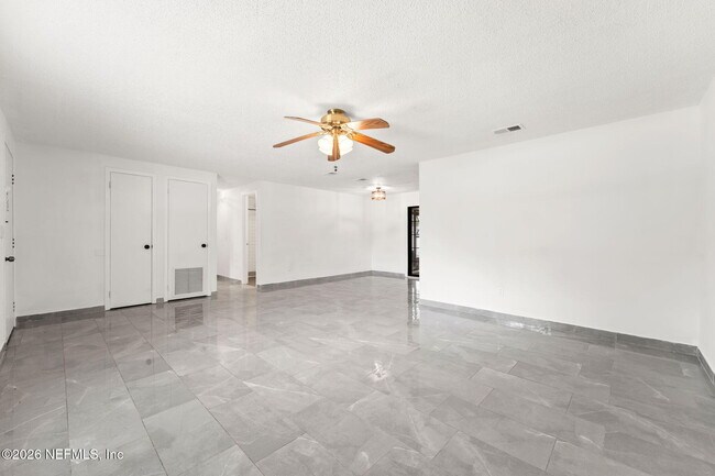 Building Photo - 4212 Pointe Haven Dr N