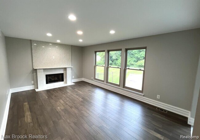 Foto del edificio - 7980 Billingham Rd