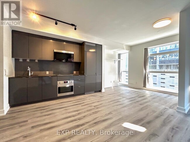 Building Photo - 7 Grenville St